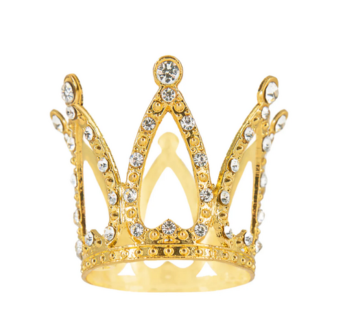 Pieni kultainen kruunu kirkkailla kivillä 